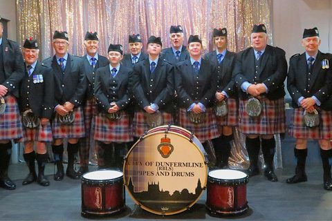 Gruppenfoto der Dunfermline and District (RBLS) Pipes and Drums Gruppenfoto Dunfermline and District (RBLS) Pipes and Drums