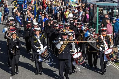 HMS Collingworth Volanteer Band HMS Collingworth Volanteer Band auf einer Parade.