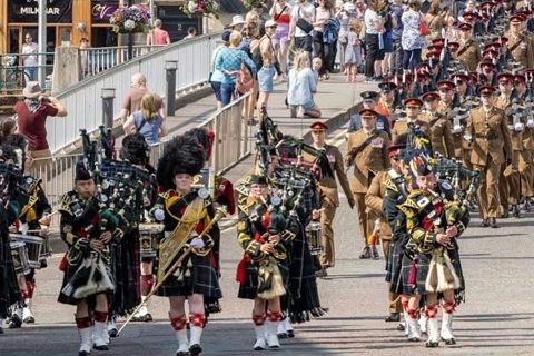 Scottish Gunners Die Scottish Gunners auf einer Parade.